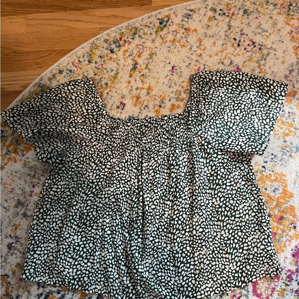 GAP - Green and Off White Off-Shoulder Top